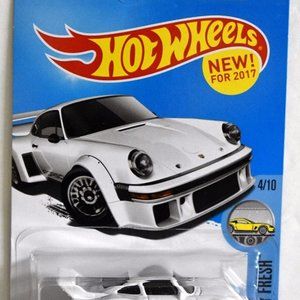 Hot Wheels 2017 Factory Fresh Porsche 934.5 , White 153/365